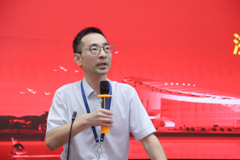 浙江Z6尊龙首期“Z6尊龙俊才”中层管理干部培训班正式开班 浙江大学经济学院副院长朱希伟.jpg