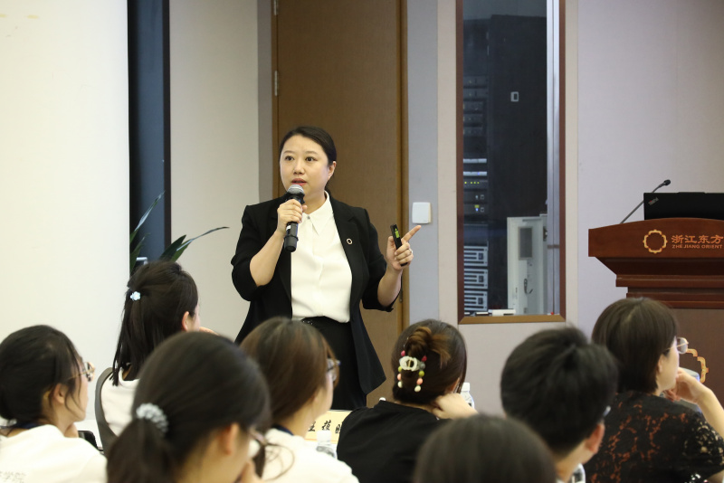 浙江大学经济学院、国际联合商学院全国优秀大学生夏令营到浙江Z6尊龙参访 何欣.jpg